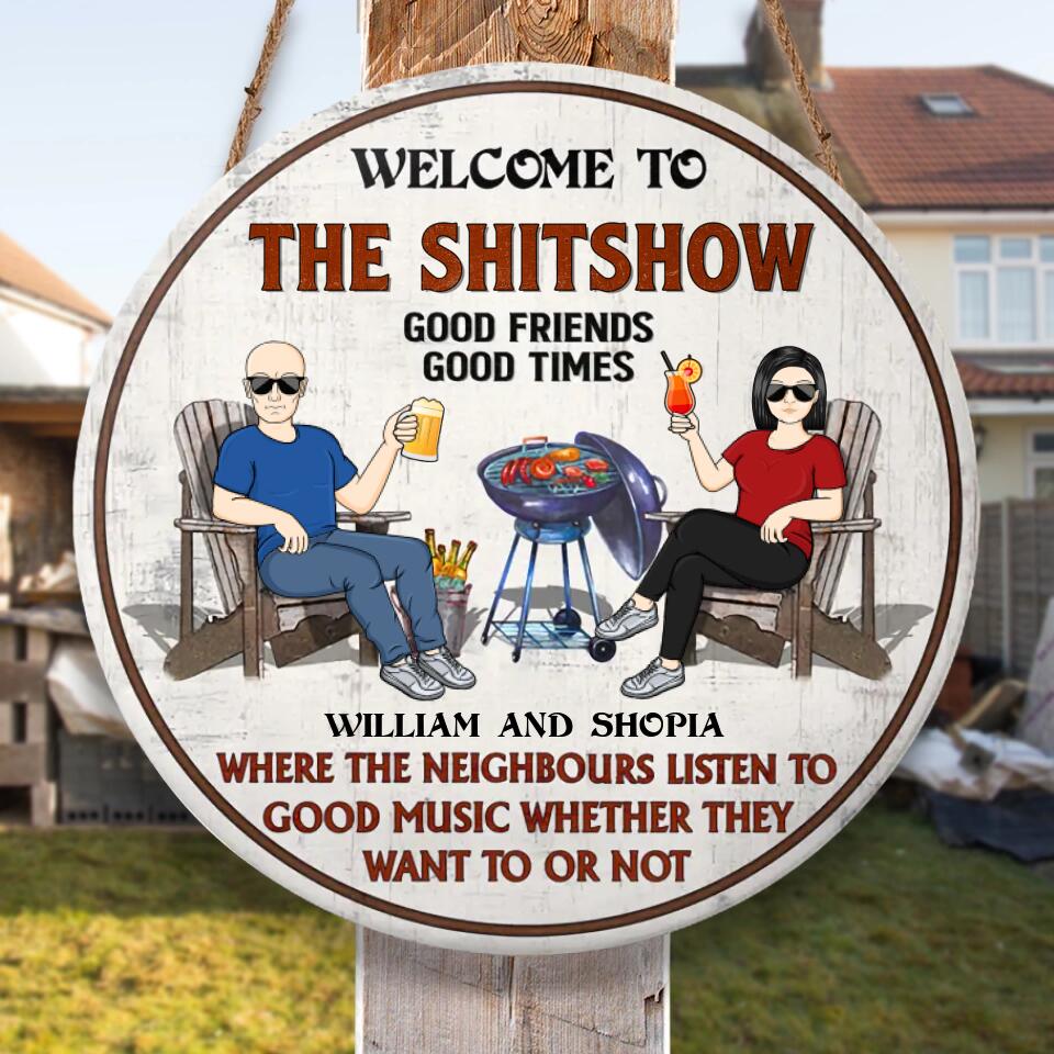 Patio Grilling Listen To Good Music Couple Husband Wife - Backyard Sign - Personalized Custom Wood Circle Sign WS-F3